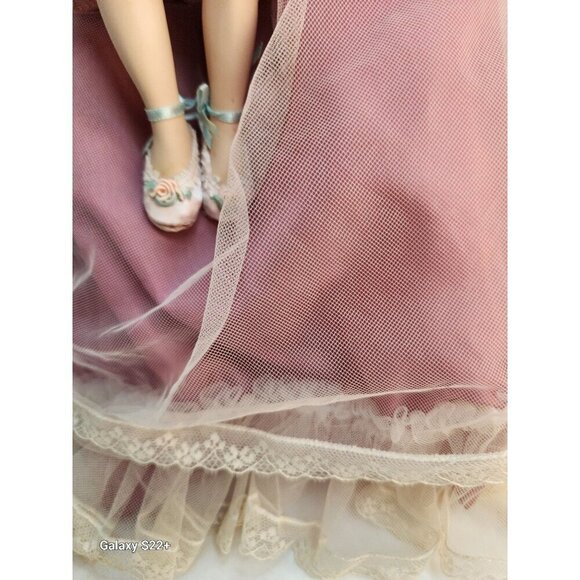 Paradise Galleries Timeless Love Tender Moments Set Porcelain Sitting Doll 1999 - Picture 12 of 13